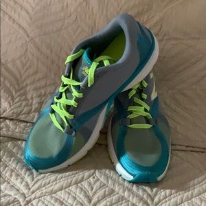 Athletic shoes never worn, new!